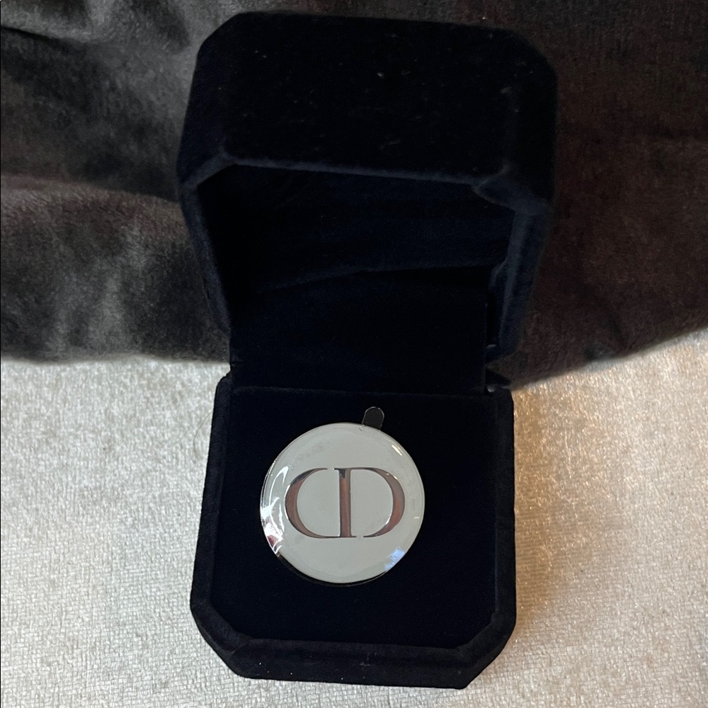DIOR PARFUMS CD PIN 1” BRAND NEW SILVER TONE